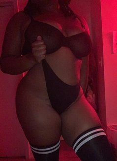 Angie - escort in Al Ain Photo 2 of 3