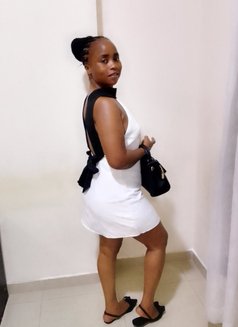 Angie - escort in Al Manama Photo 2 of 6