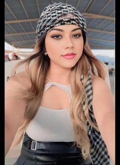 Ani - escort in Singapore Photo 3 of 5