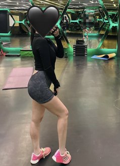 Anika - puta in Dubai Photo 2 of 5