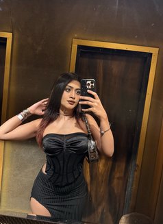 Anika - escort in Abu Dhabi Photo 1 of 5