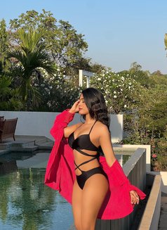 Anika - escort in Dubai Photo 1 of 9