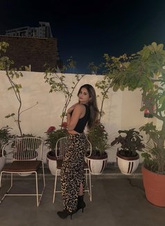 Anika - puta in Dubai Photo 2 of 6