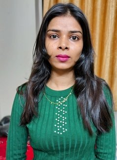 Anika - puta in Kolkata Photo 1 of 2