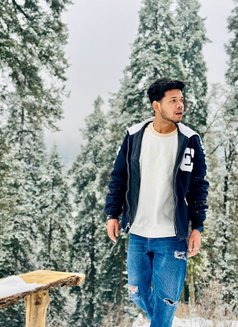 Aniket - Male escort in New Delhi Photo 1 of 5