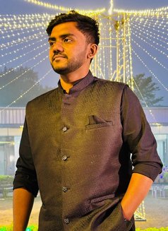 Aniket Prasad - Acompañantes masculino in Kolkata Photo 2 of 4