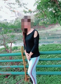 Madhu real meet &cam service - escort in Bangalore Photo 2 of 2