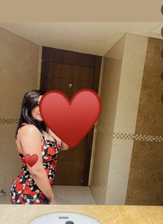 Anisha - escort in Dubai Photo 3 of 5