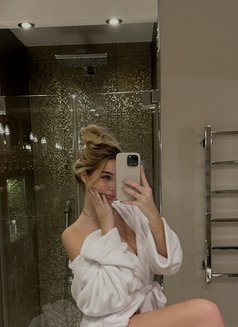 Anita - escort in Athens Photo 1 of 4