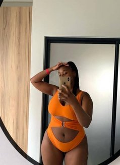 Anita - escort in Singapore Photo 4 of 8