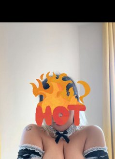 Anita - puta in Muscat Photo 9 of 11