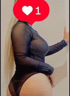 Anita - escort in Muscat Photo 7 of 14