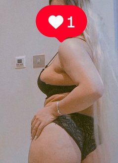 Anita - escort in Muscat Photo 8 of 14