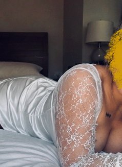 Anita - escort in Muscat Photo 4 of 5