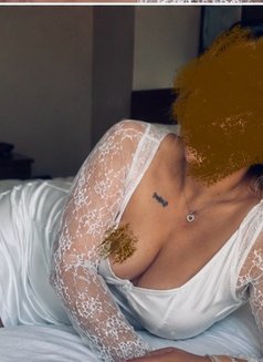 Anita - escort in Muscat Photo 5 of 5