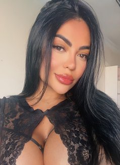 Anitta - puta in Doha Photo 6 of 9