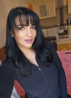 Anitta - puta in London Photo 8 of 10