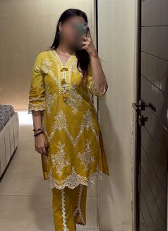 Anjali - puta in Bangalore Photo 5 of 5