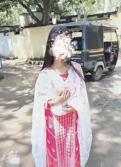 Anjali Singh - puta in Mumbai Photo 3 of 3