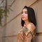 Anjlika Independent - puta in Dubai