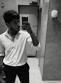Ankit Tiwari - Acompañantes masculino in Kolhapur Photo 2 of 5