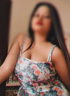 Ankita, Cam & Real Meet - puta in Kochi Photo 1 of 3