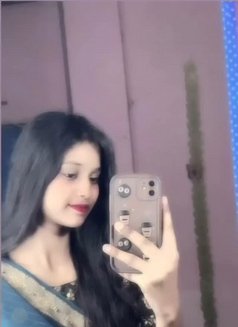 Ankita - puta in Al Ain Photo 1 of 2