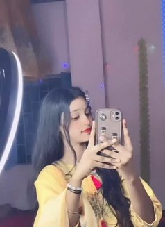 Ankita - puta in Dubai Photo 2 of 2