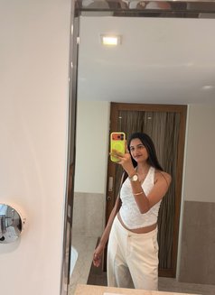 Ankita (Reyal meet)& cam show - puta in Hyderabad Photo 2 of 5