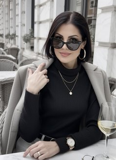 Anna - escort in Guangzhou Photo 1 of 5