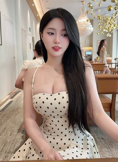 Anna - puta in Shanghai Photo 2 of 6
