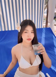 Anna - escort in Abu Dhabi Photo 5 of 9