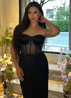 Eav - escort in Al Manama Photo 2 of 4