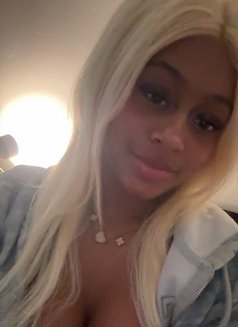 Anna - escort in Tokyo Photo 3 of 4