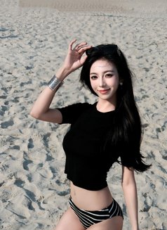 Anna - escort in Beijing Photo 2 of 5