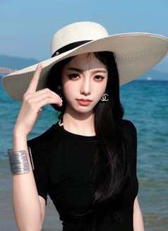 Anna - escort in Beijing Photo 3 of 5