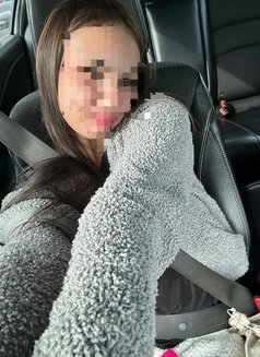 Anna - escort in Lausanne Photo 1 of 3