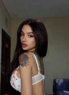 Anna - puta in Bali Photo 4 of 8
