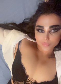 Anna - escort in Beirut Photo 2 of 5