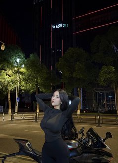 ANNA MARIE JUST LANDED - puta in Taipei Photo 7 of 11