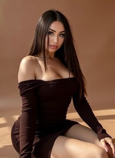Anna New Russian - puta in Al Manama Photo 2 of 7