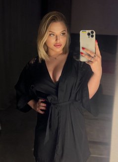 Anna - escort in Al Manama Photo 3 of 14