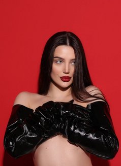 Anna - puta in Dubai Photo 3 of 8