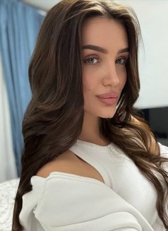 Anna - puta in Dubai Photo 8 of 8