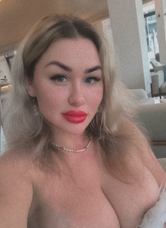 Anna - puta in Dubai Photo 1 of 7