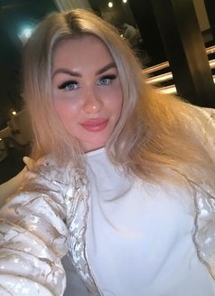 Anna - puta in Dubai Photo 2 of 7