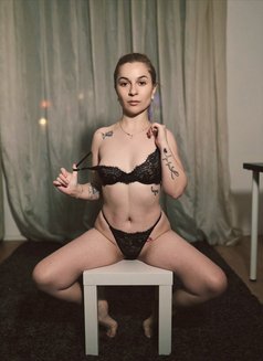 Анна - escort in Paris Photo 2 of 4