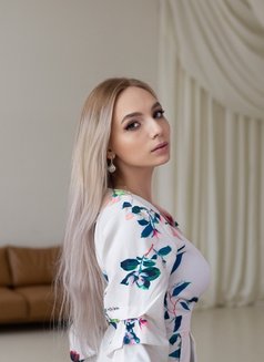 Anna - escort in Riyadh Photo 8 of 12