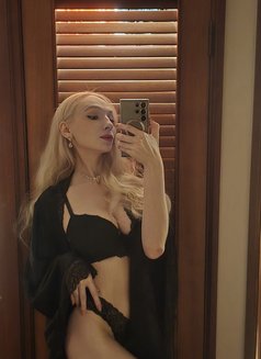 Anna - escort in Riyadh Photo 9 of 12