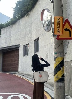 Anna sorokin (GFE) - puta in Seoul Photo 5 of 10